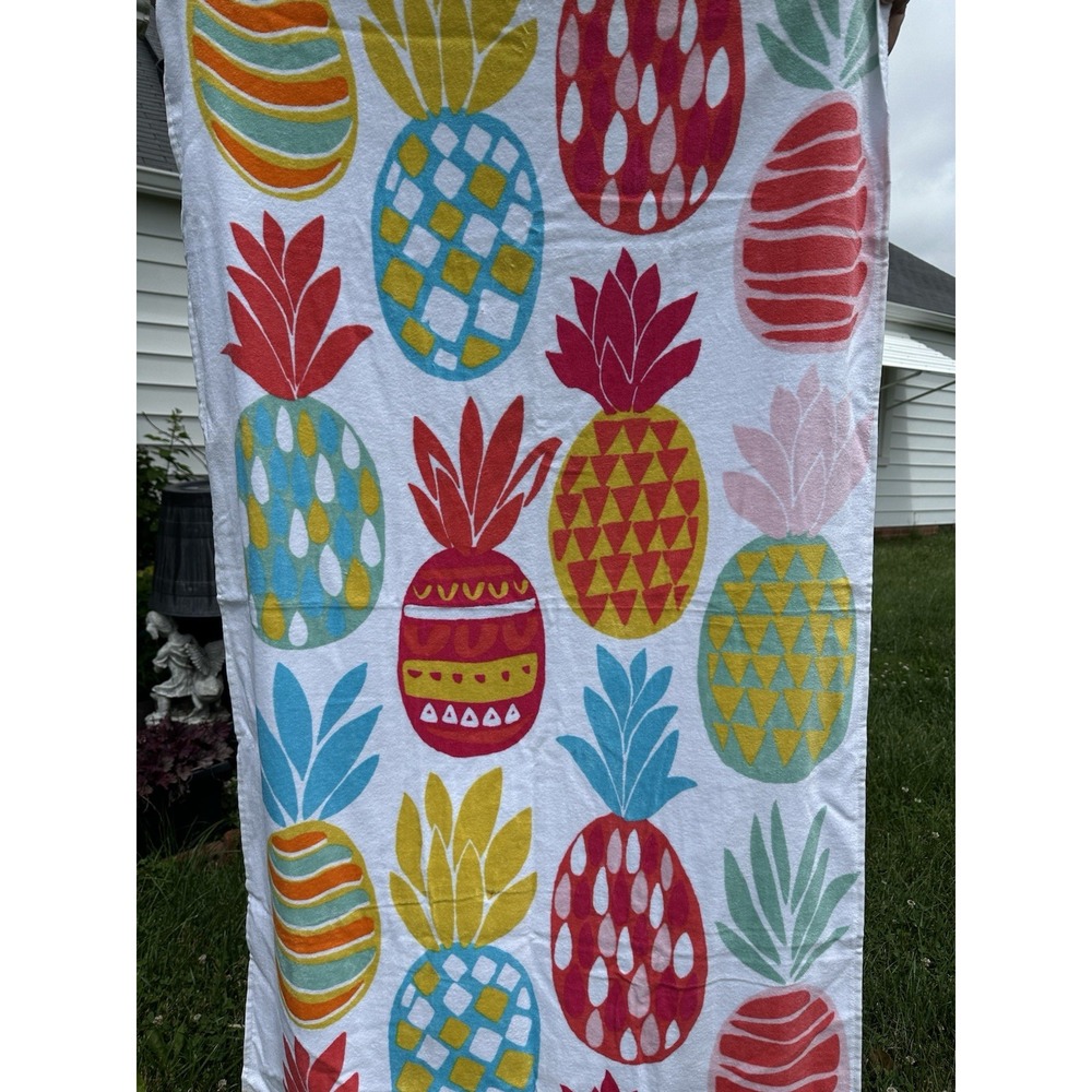 NWT Sun squad beach‎ or Pool towel pineapple print Size 62" x 32"